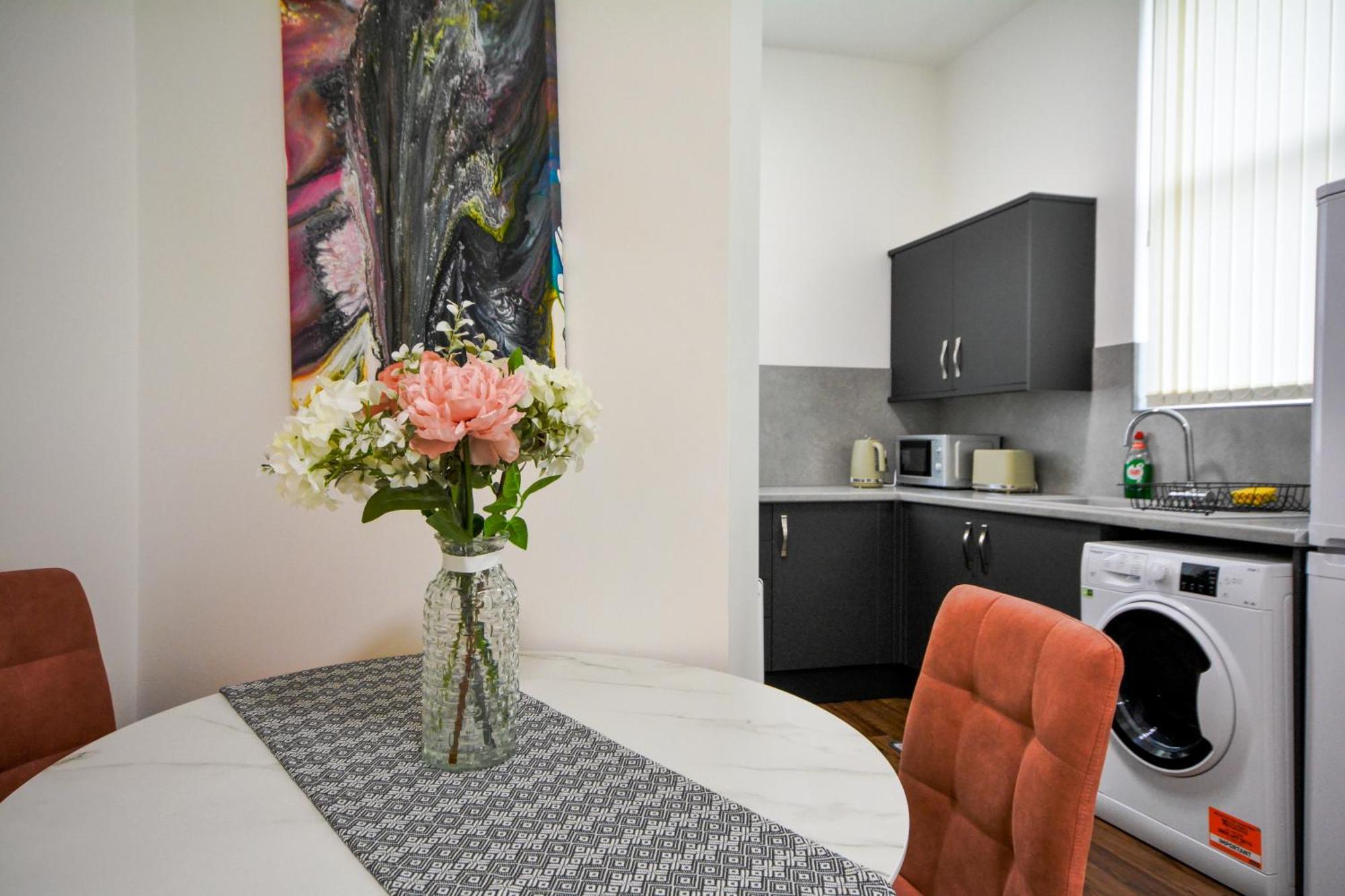 Stylish Suite With Free Parking 맨체스터 외부 사진